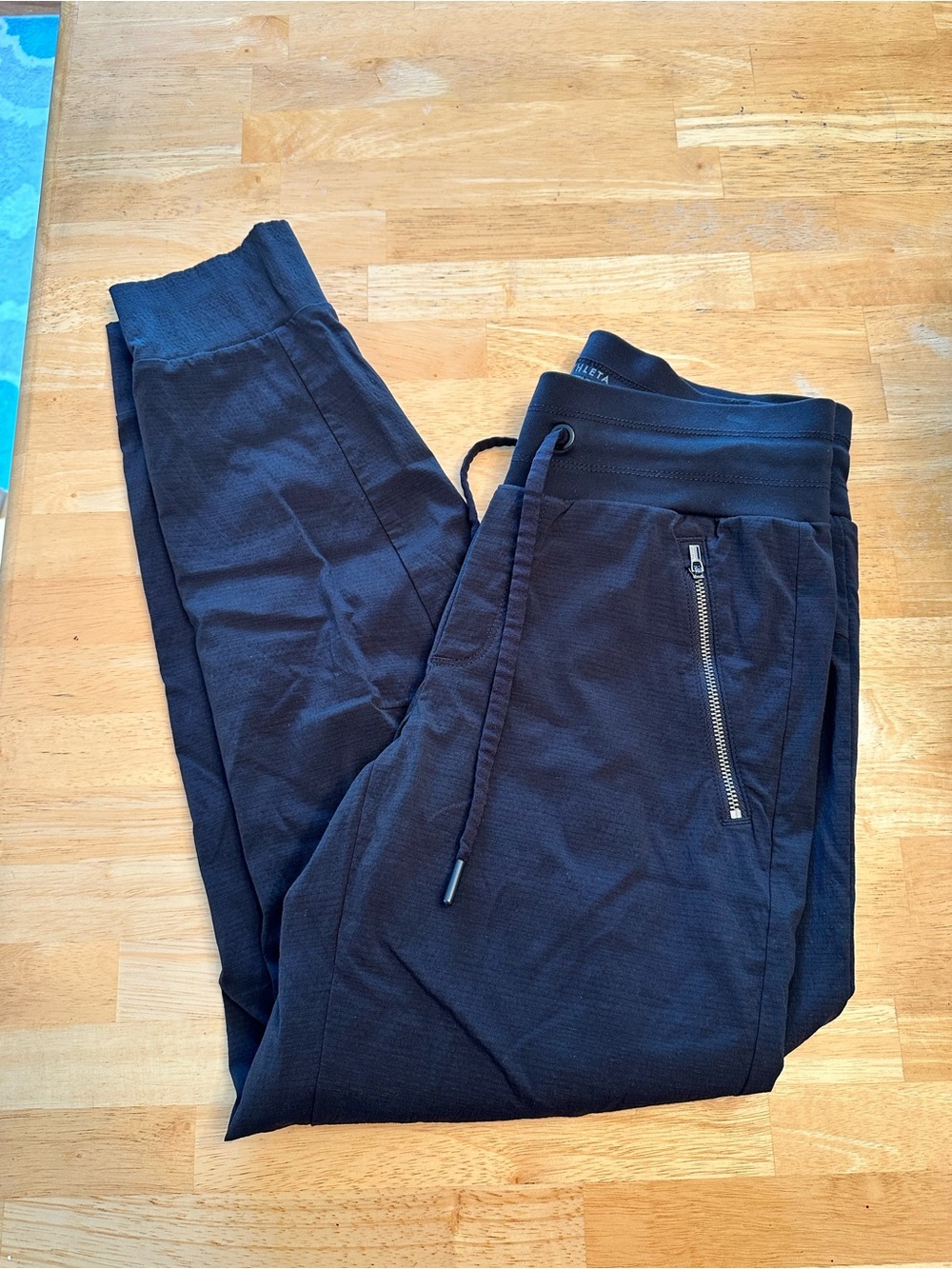 Athleta Trekkie Jogger pants size 2